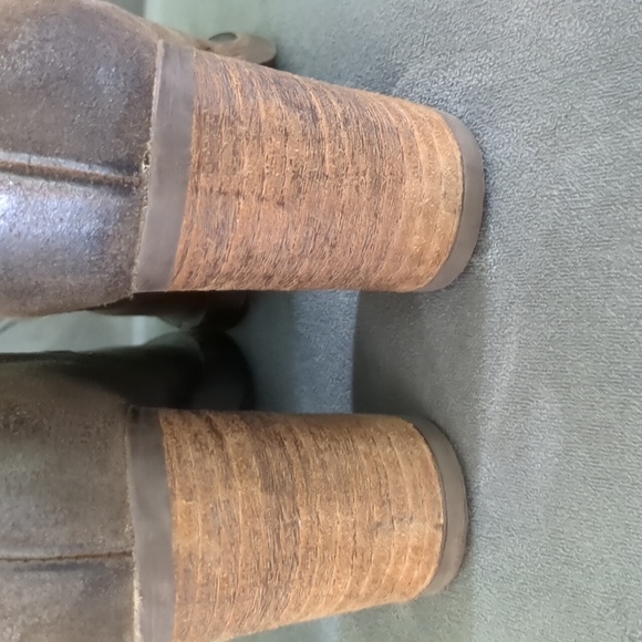 Boss and Co. Chelsea Belfield Bootie EUC - Picture 7 of 9